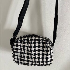 BAGGU Houndstooth Patterned Crossbody Camera Bag
